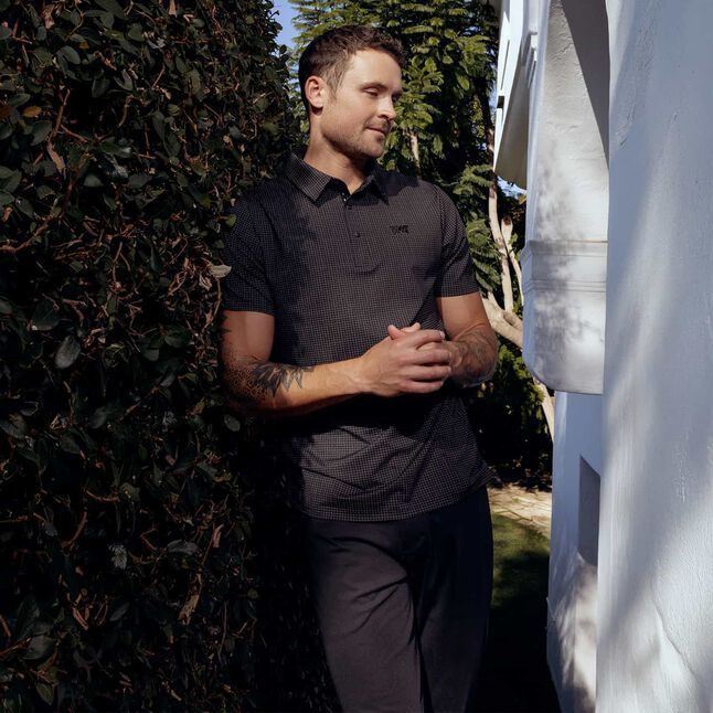 ATHLETIC FIT CRISSCROSS PRINT POLO